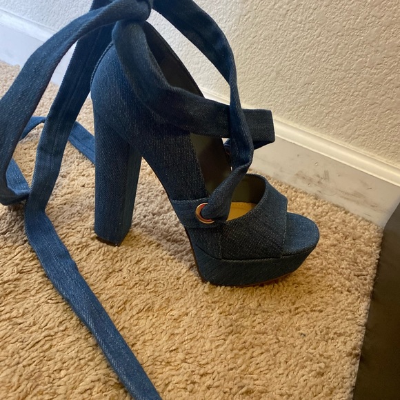 Used - Picture 1 of 3